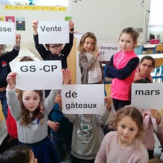 Vente de gâteaux par la classe des GS-CP