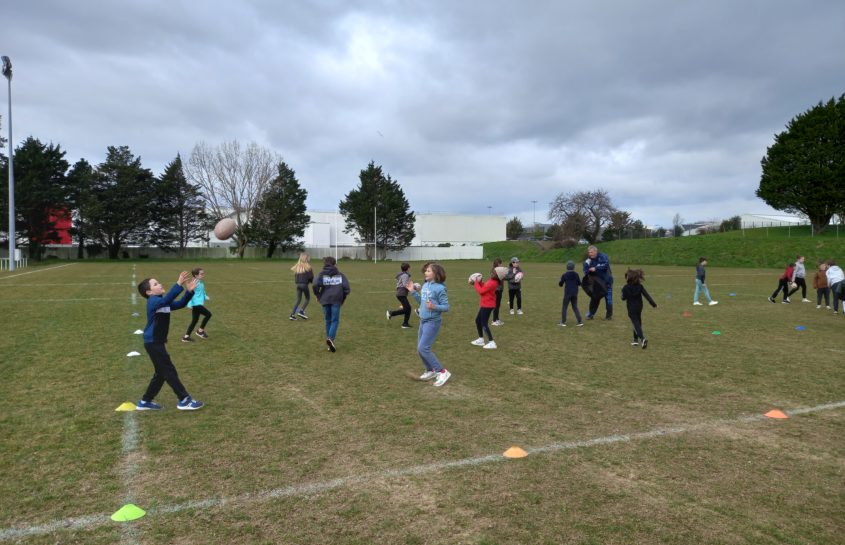 Séance de rugby pour les CE2-CM1