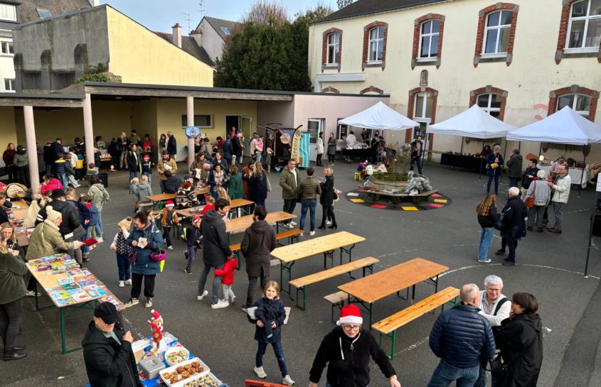 Un marché de Noël enchanteur à l’école grâce à l’APEL