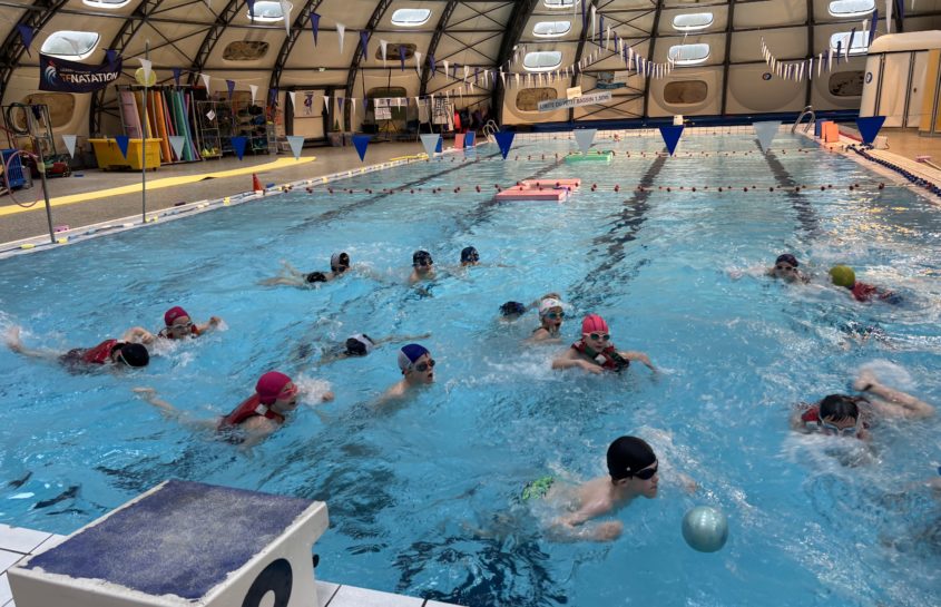 Les CE1 à la piscine