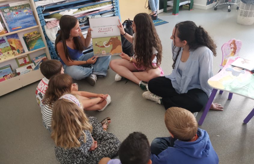 Les lycéens de Saint Louis font la lecture aux GS