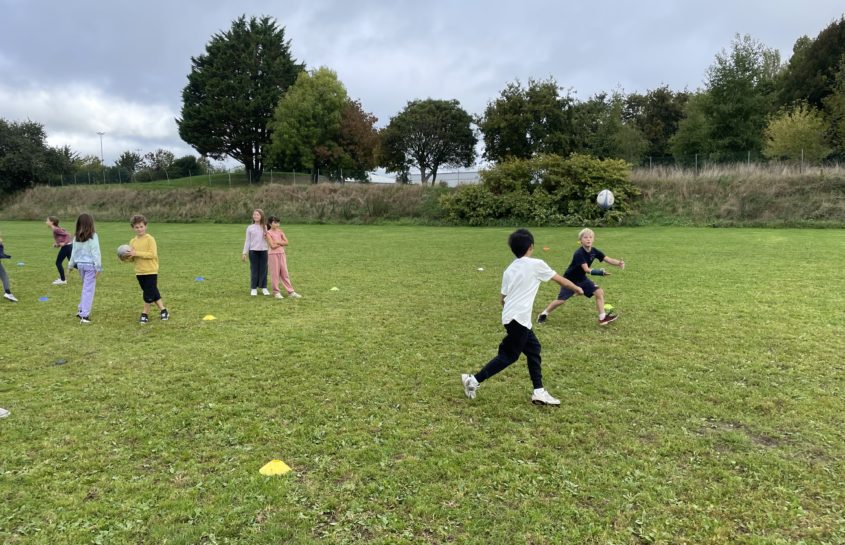 1ère séance de rugby pour les CM1
