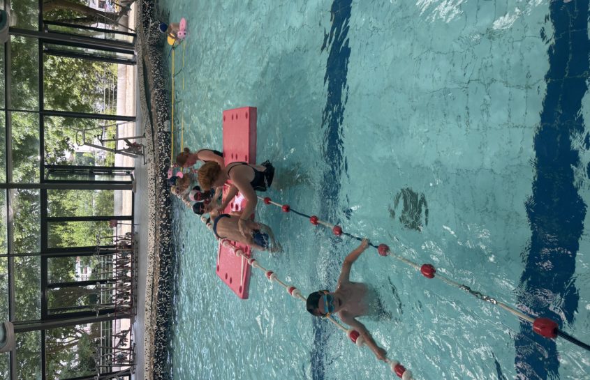 Les CP-CE1 à la piscine