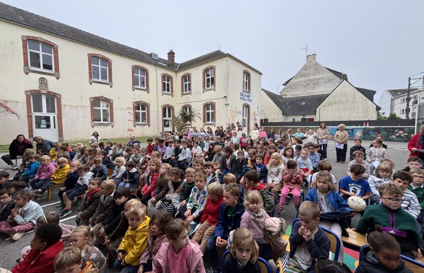 Célébration d’école avec Père Hervé